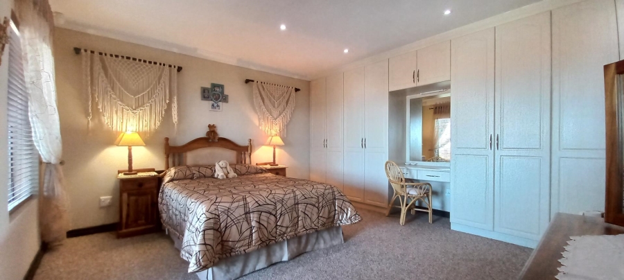4 Bedroom Property for Sale in Hartenbos Heuwels Western Cape